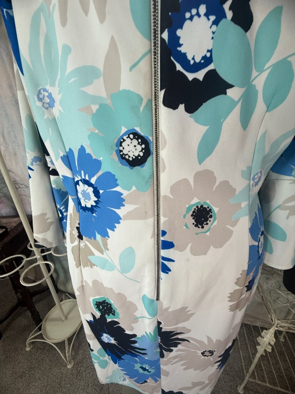 πCalvin Klein Oversized Blue & Teal Floral Pattern Dress with 3/4 Bell Sleeves - Picture 8 of 14